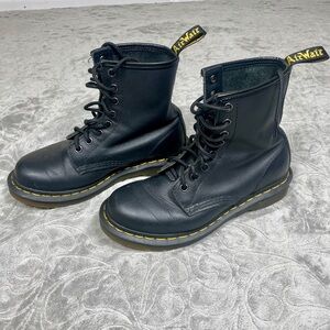 Doc Marten’s 1460 Combat Boots Women’s Black Classic Smooth Leather Lace Up 6